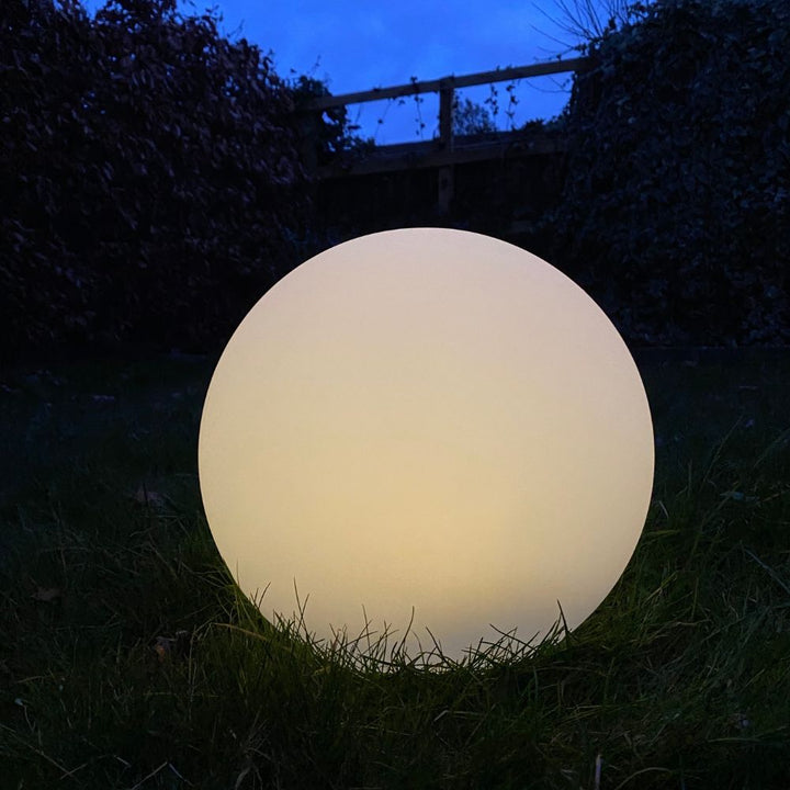 Solar lyskugle med spyd 1 stk. - Ø30x28 cm plast hvid