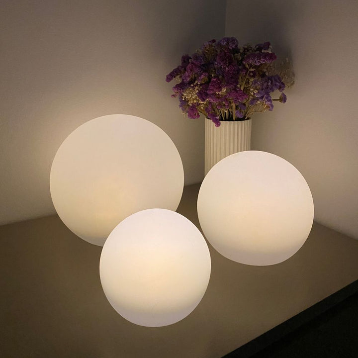 Solar lyskugle med spyd 3 stk. - Ø25/20/15 cm hvid plast