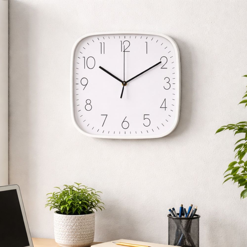 Conzept - Väggklocka radiostyrd 30x30 cm i vit - Sweep Quartz Movement