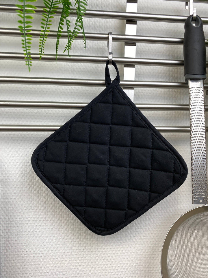 Daily - grytlapp 19x19 cm svart