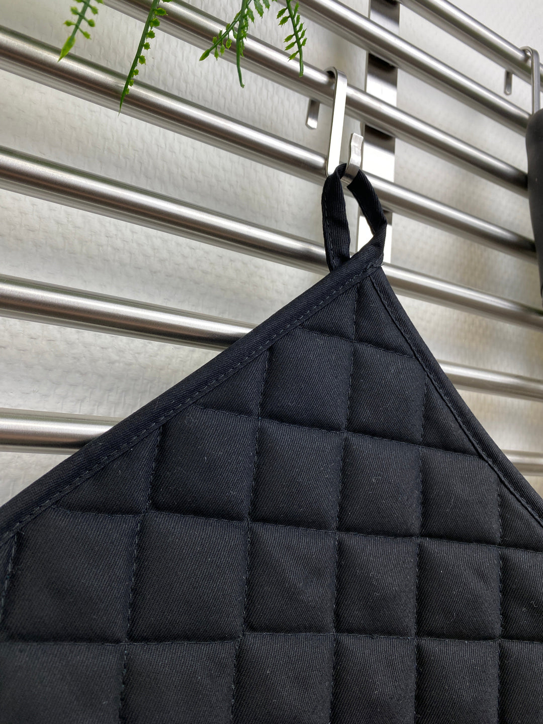 Daily - grytlapp 19x19 cm svart