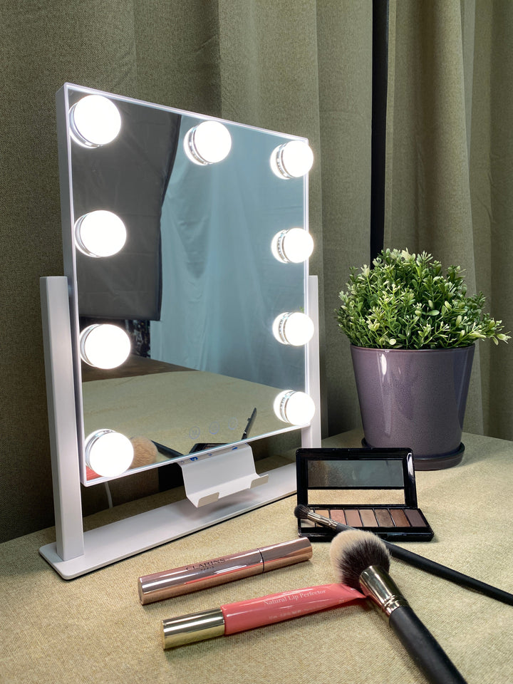Conzept - sminkspegel med lampa och mobiltelefonhållare