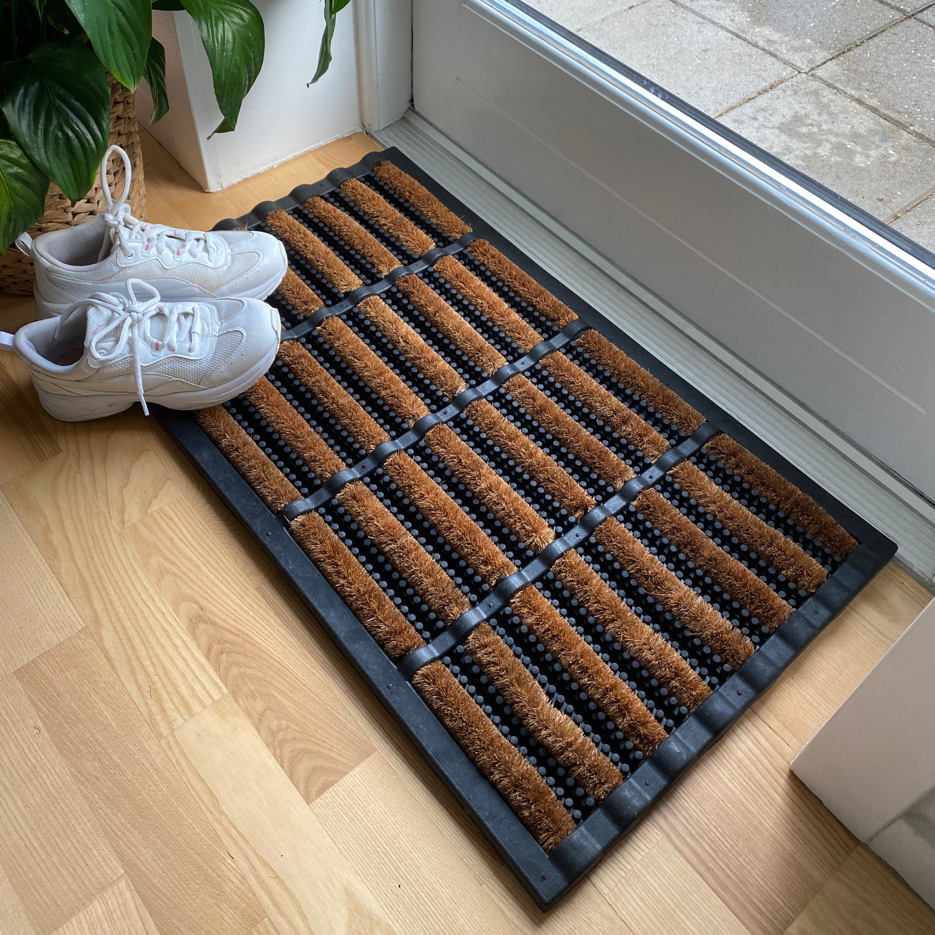 Dörrmatta med borstar 40 x 60 cm