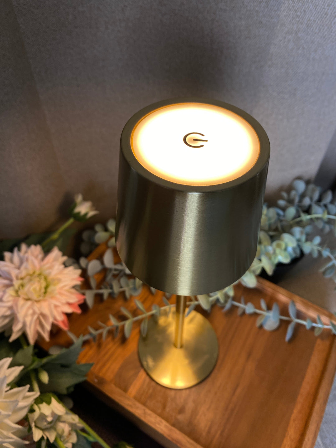 Bordlampa med touch i guld 27,5 cm