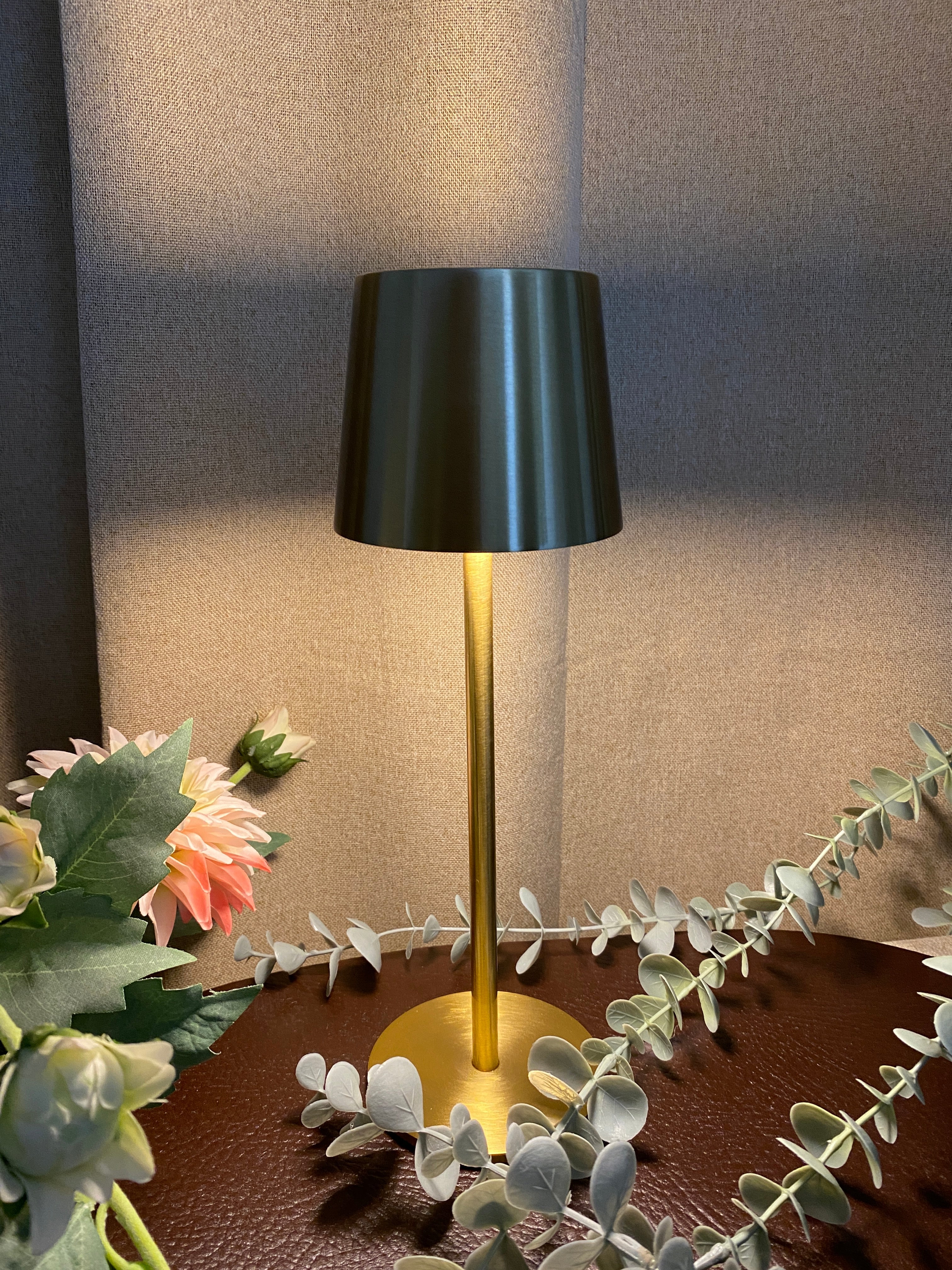 Bordlampa med touch i guld 27,5 cm