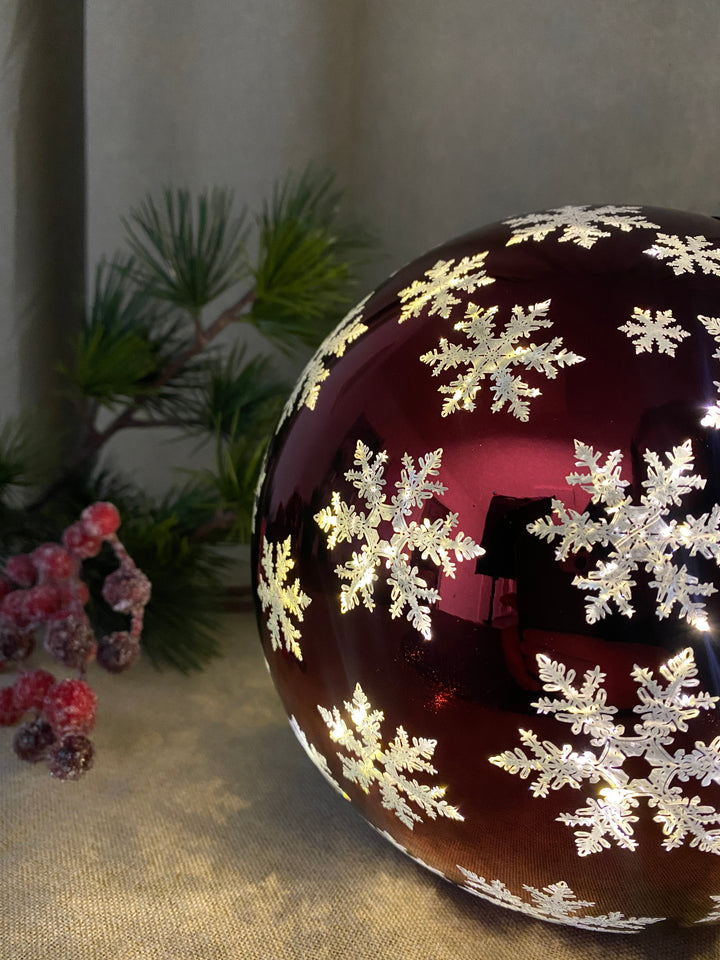 Julkula med LED och snöflingor Ø20 cm