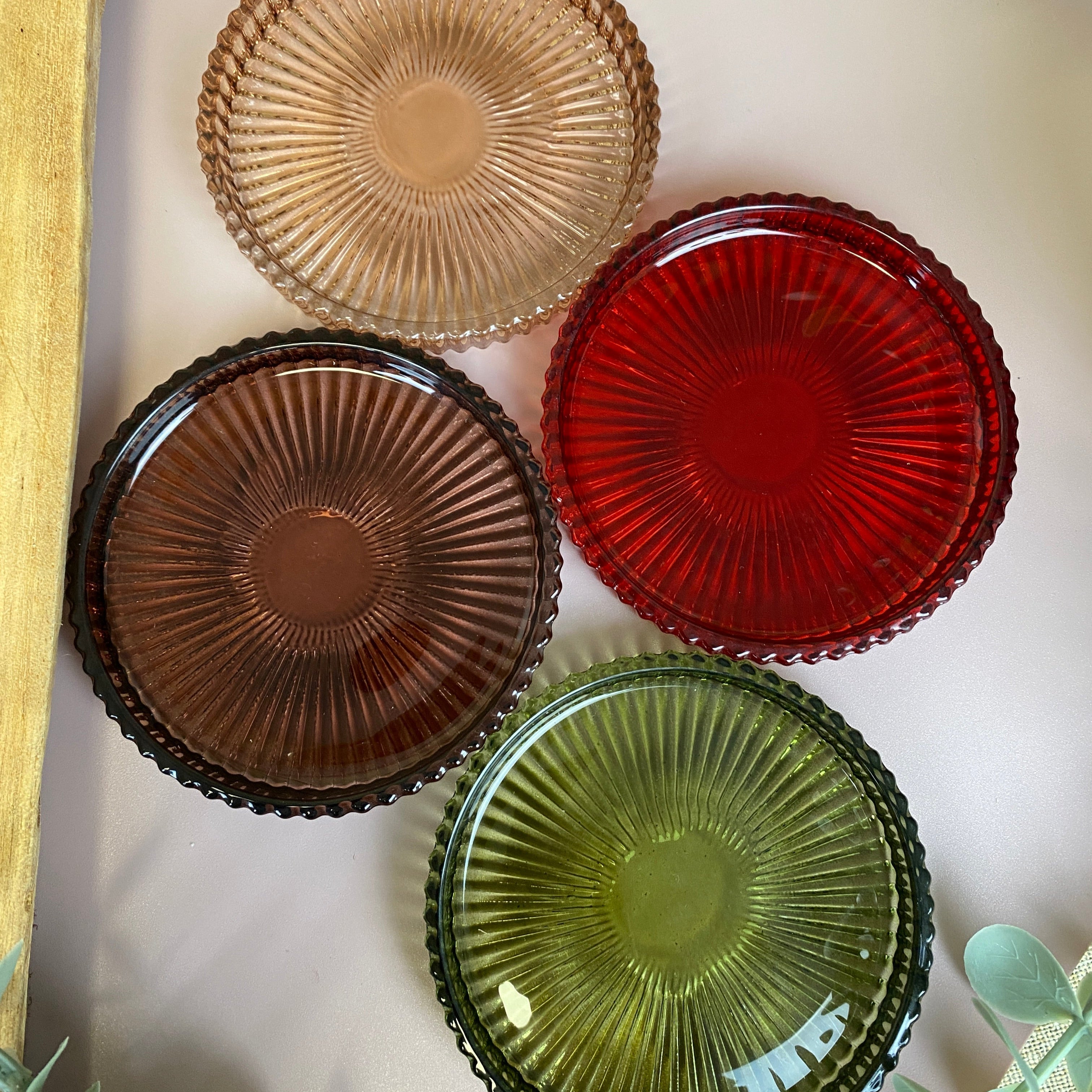 Glasfat för dekorationer Ø9,8 cm i färgat glas - blandat