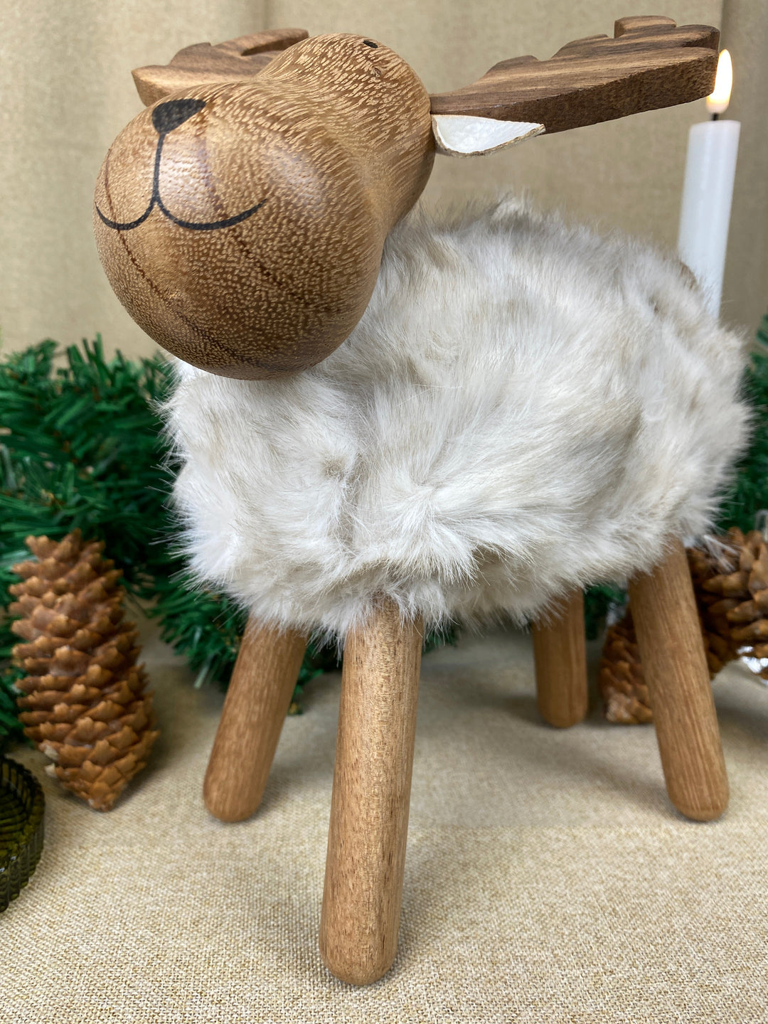 Älg med mjuk päls H26 cm - vit