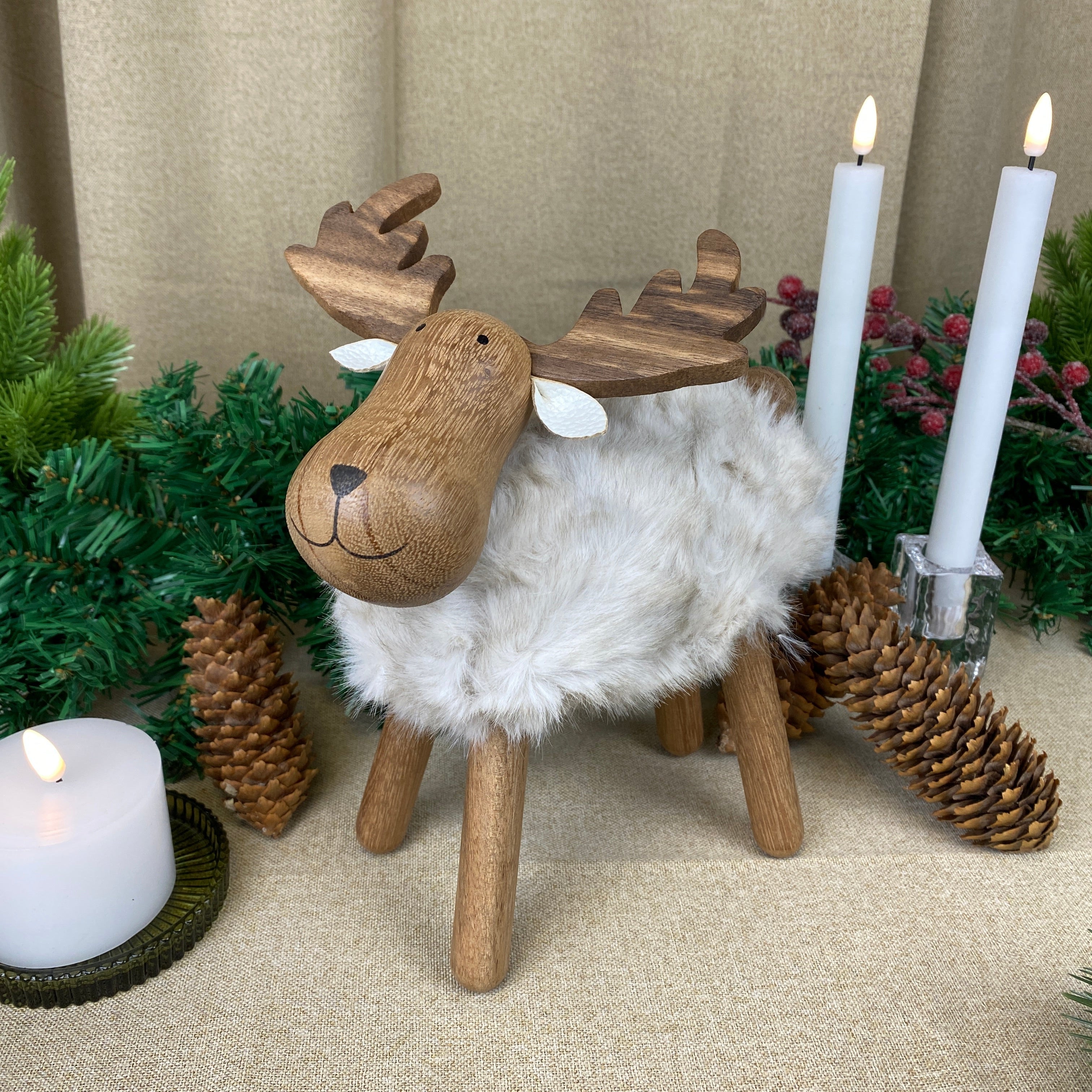 Älg med mjuk päls H21 cm - vit