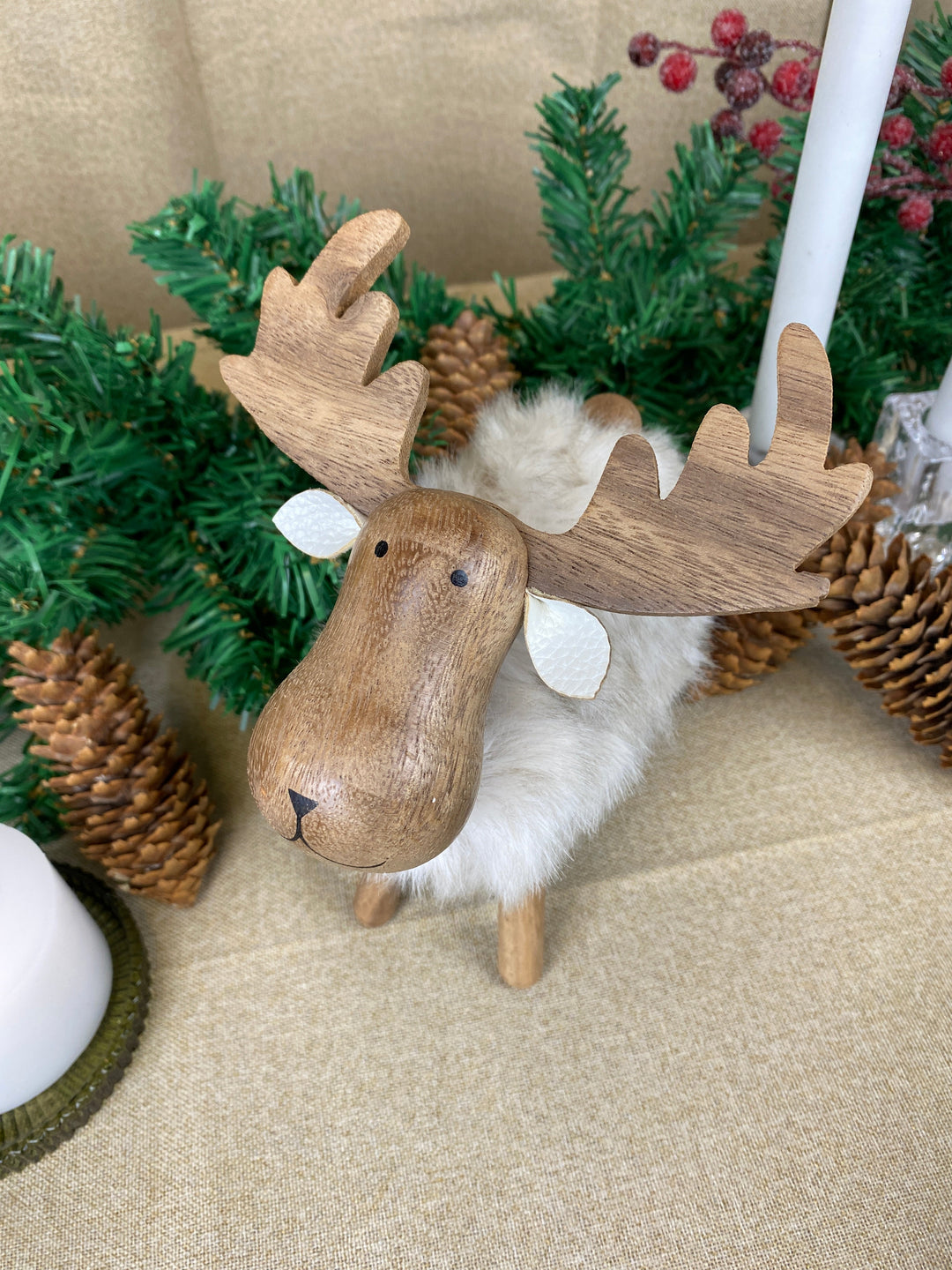 Älg med mjuk päls H21 cm - vit