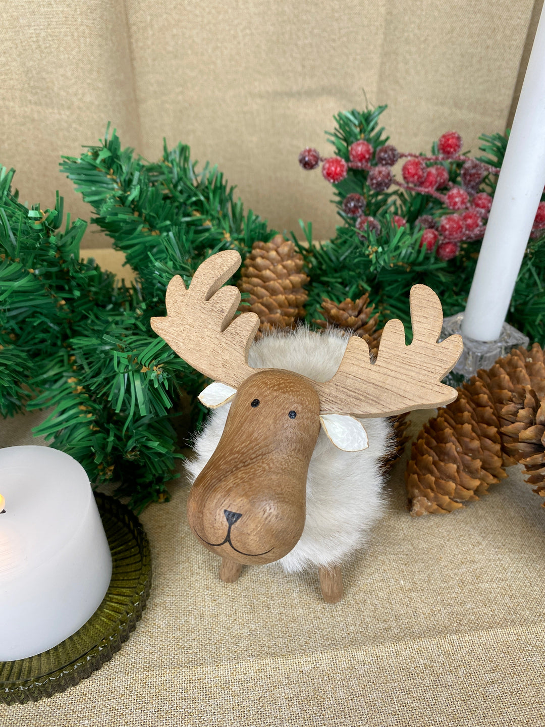 Älg med mjuk päls H15,2 cm - vit