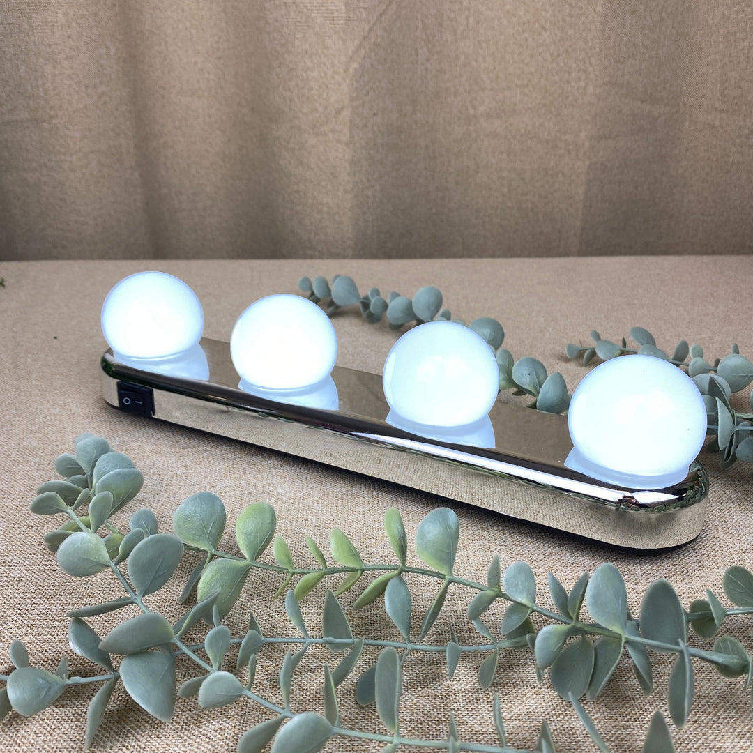 Grundig - LED-lampa med 4 glödlampor - för batteri