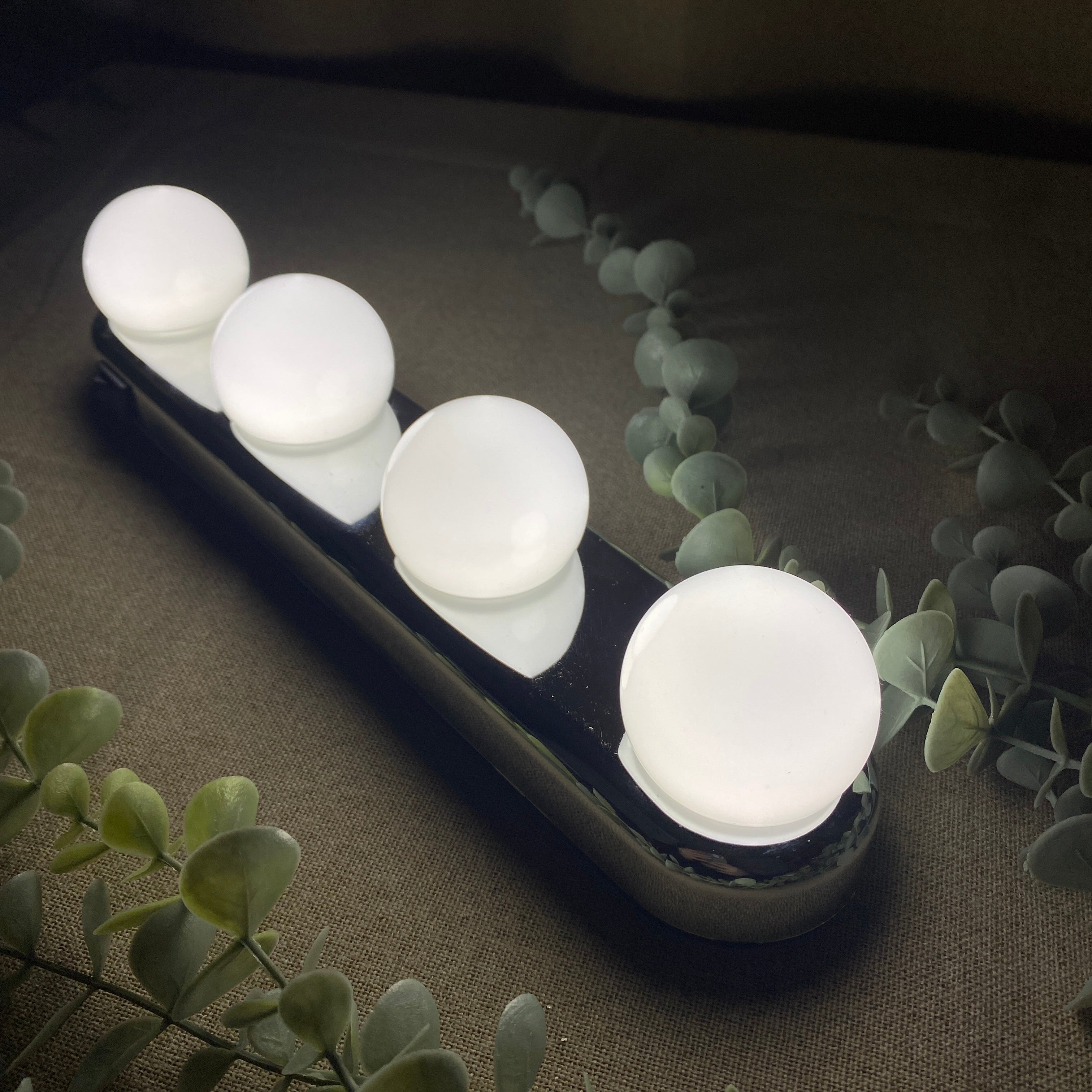 Grundig - LED-lampa med 4 glödlampor - för batteri