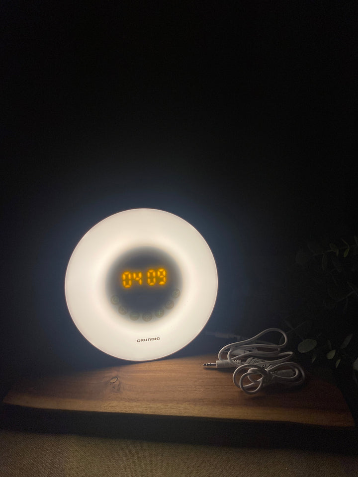 Grundig - Väckningslampa med FM-radio