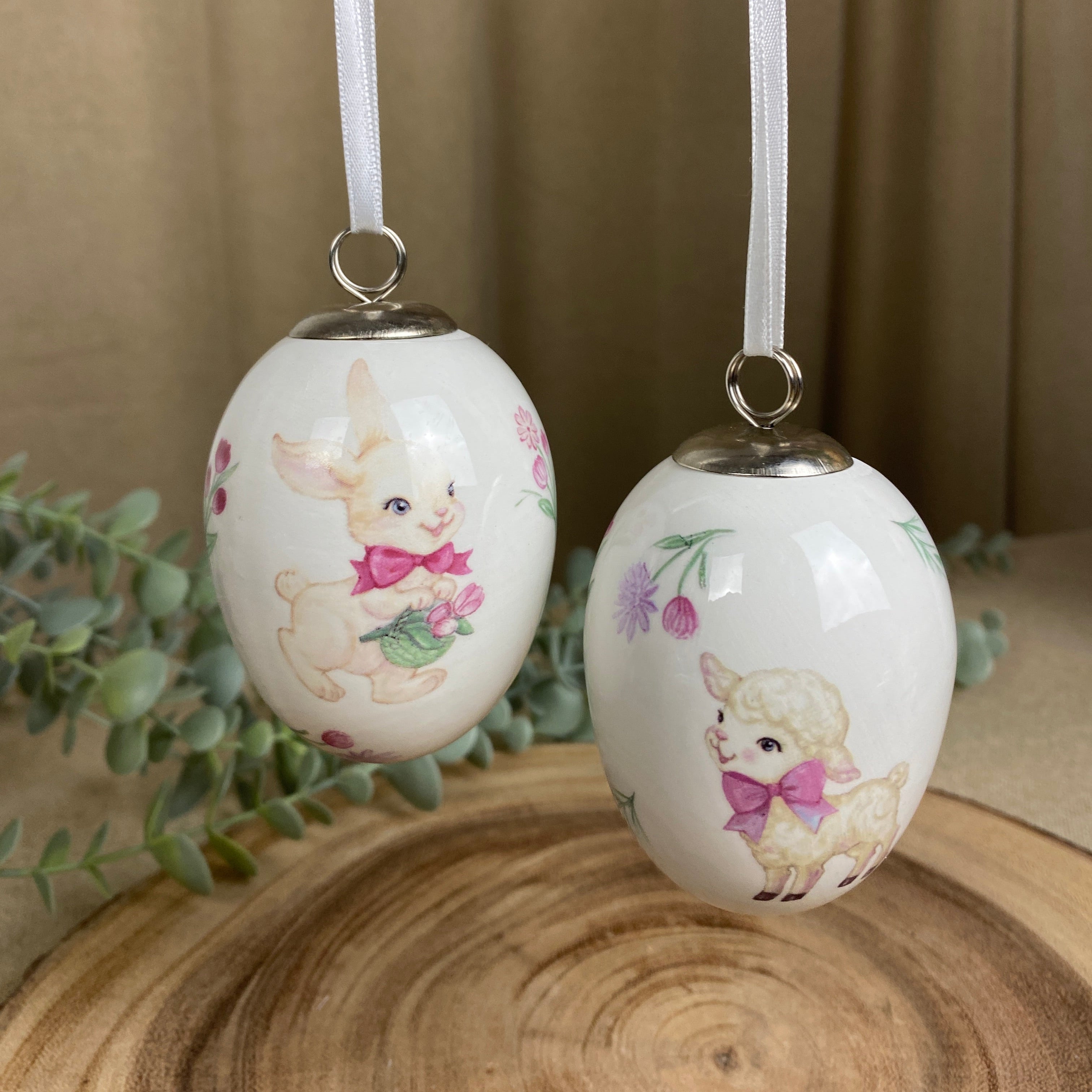 Dekorativa ägg för upphängning 1 st. - blandade motiv lamm/kanin