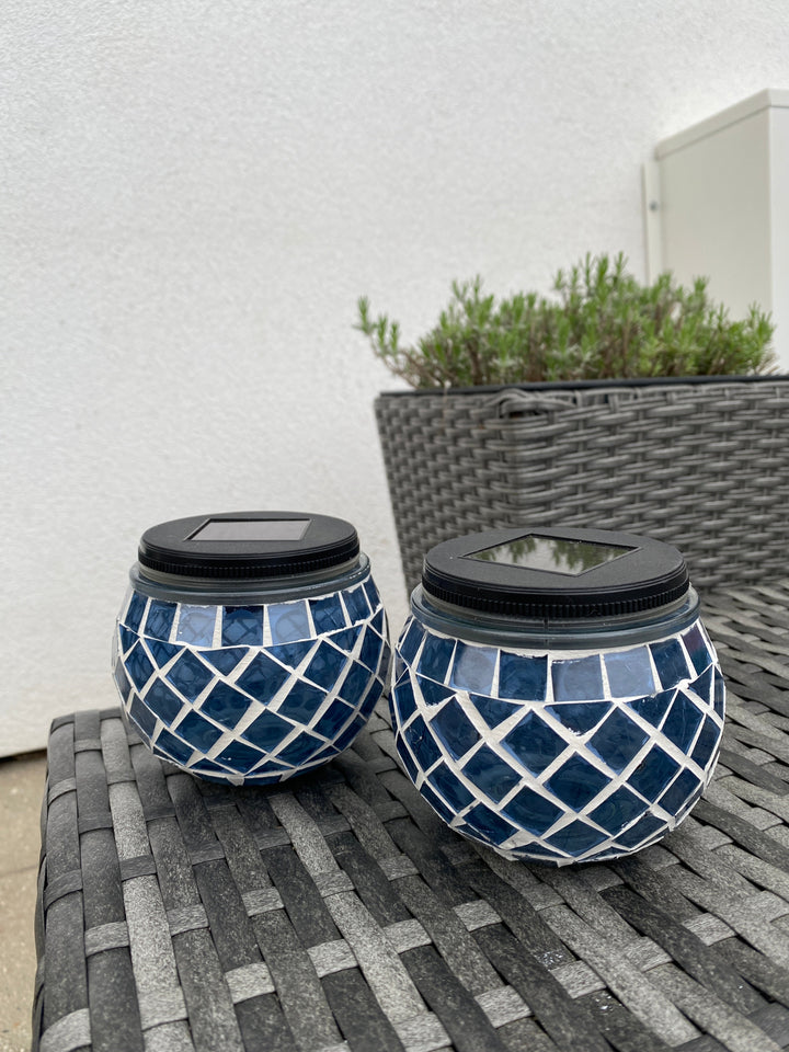 Solcellslampa i blå mosaik