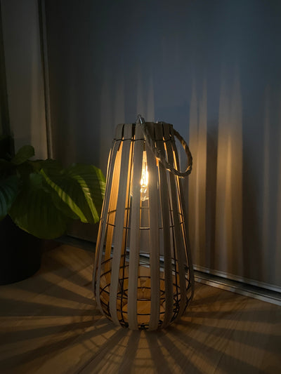 Sollykta med glödlampa - 23x23x42 cm plast/järnbrun