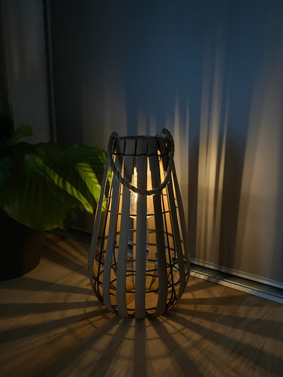 Sollykta med glödlampa - 20x20x33 cm plast/järnbrun