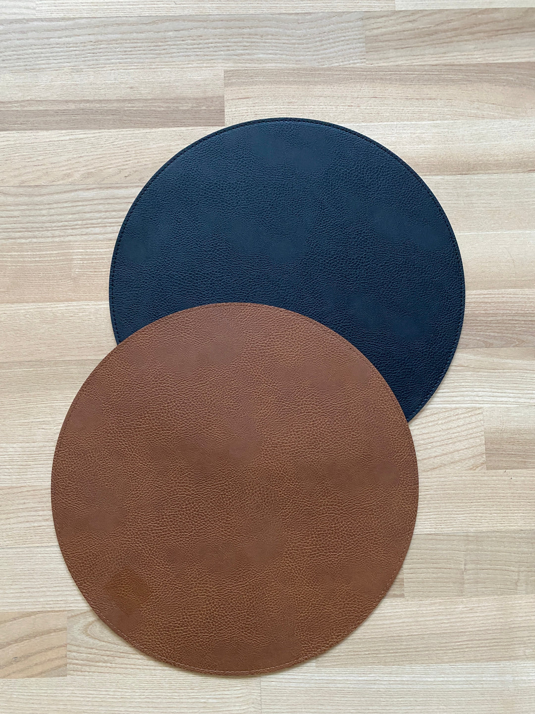 Vändbar bordsunderlägg - PU Ø38 cm konjak/svart