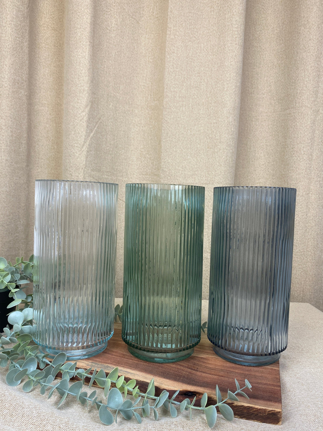 Flora vas - räfflat glas 12x25 cm - 3 ass. färger