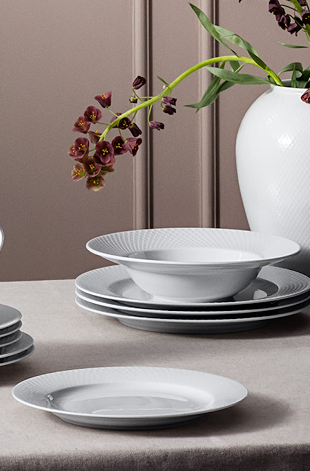 Lyngby Porslin - Rhombe djup tallrik vit 23 cm