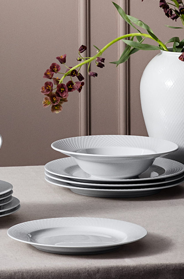 Lyngby Porslin - Rhombe djup tallrik vit 23 cm