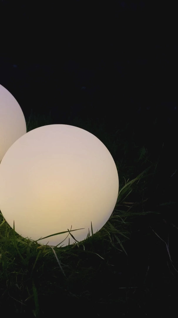 Solar lyskugle med spyd 3 stk. - Ø25/20/15 cm hvid plast