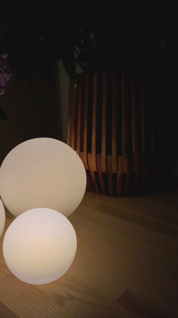 Solar lyskugle med spyd 3 stk. - Ø25/20/15 cm hvid plast