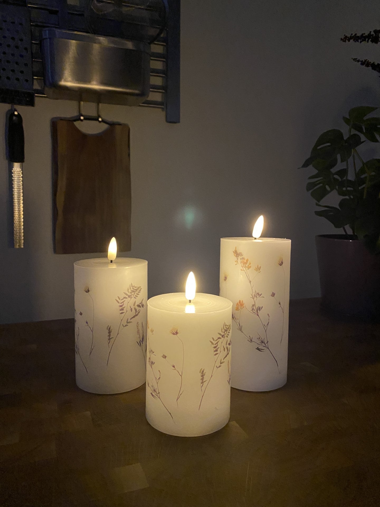 LED blockljus blomma S/3 - D7,5x10/12,5/15 cm fjärrkontroll vit