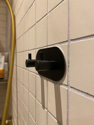 Självhäftande krok dubbel rostfritt stål svart - 10x5x3 cm